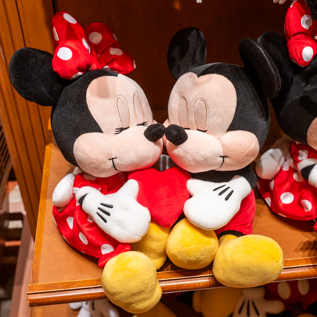 ハートを持った姿がかわいい！ 東京ディズニーリゾート ミッキー