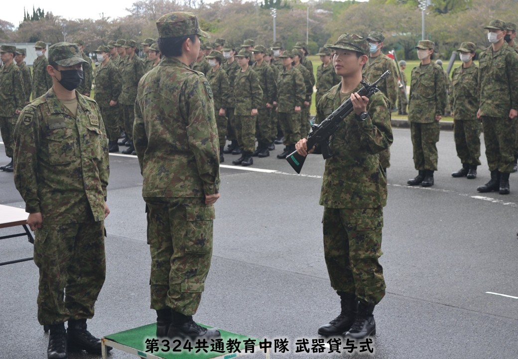 西武方面混成団　チャレンジ 武器貸与式】 西部方面混成団には3つの教育部隊があり、そのなかの第