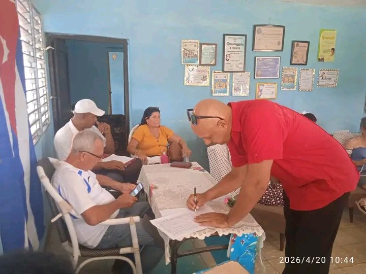 #MiFirmaPorLaPatria, Los Educadores de Esmeralda #Camagüey, firmamos por la Patria
por el Socialismo, por Cuba, por por la Unidad, por Fidel, por Raúl, y por Díaz Canel. #CubaEstáFirme #CubaSeDefiende #CubaMined