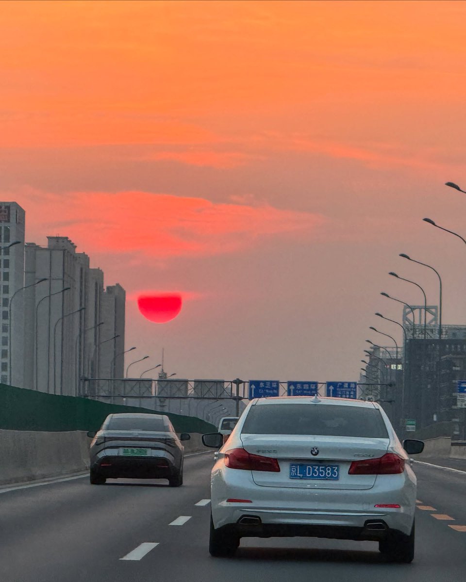 lugs_zey's tweet image. #Repost @zhangzhehan_super3
A book is a dream that you hold in your hand.
by：雨果