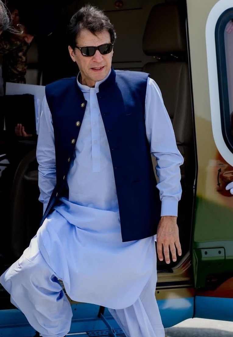 ایسے کیسے چھوڑ دے 
ماشاءاللہ سدا سلامت رہے