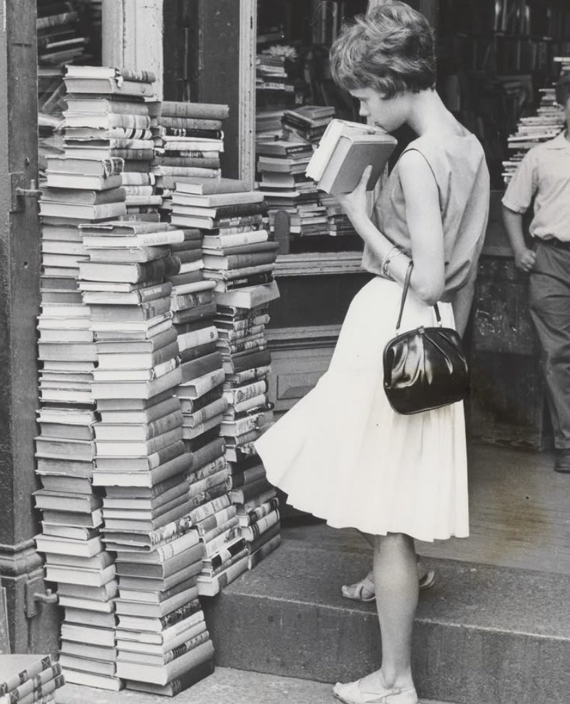 La scelta di un libro… molto emozionante.. un libro per sognare, per evadere, per viaggiare nel tempo e nello spazio, uno per riconoscere sé stessi, per sentirsi meno soli #GiornataMondialeDelLibro
#23aprile2026