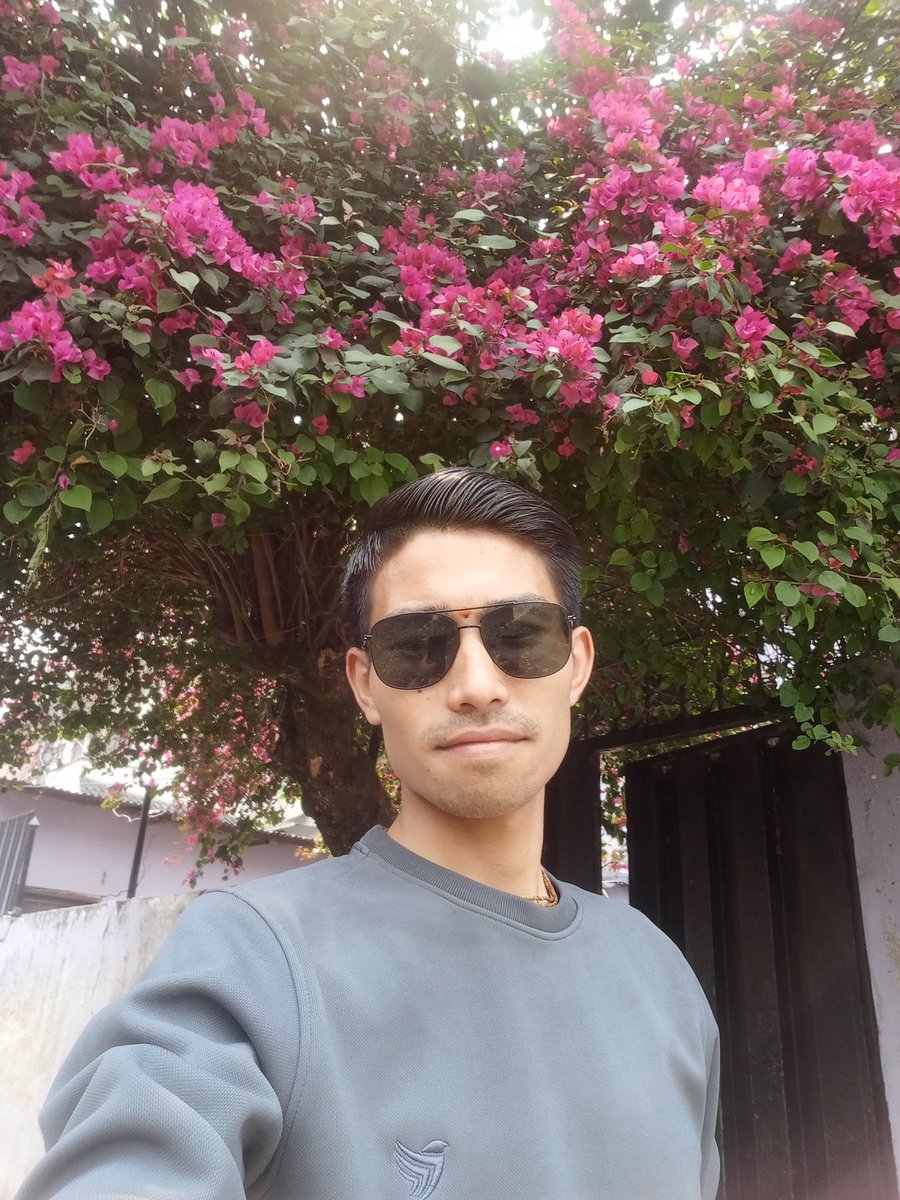 PAWANSH06345241's tweet image. #kingofuniverse 
#myself 😊😊Kathmandu