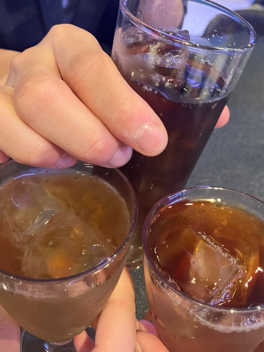 #コスミックスランド
ログアウト！

リンちゃん好評で
嬉しいー！
チェキありがとうございます♪

今度はオッドアイver.でやる

クライナー💋
ドリンク
ブロマイド
カラオケ
ありがとうございました🙌

専属彫り師は天才である🦈

りり推しふたりで
ポップコーンたべてんの
可愛かったwww