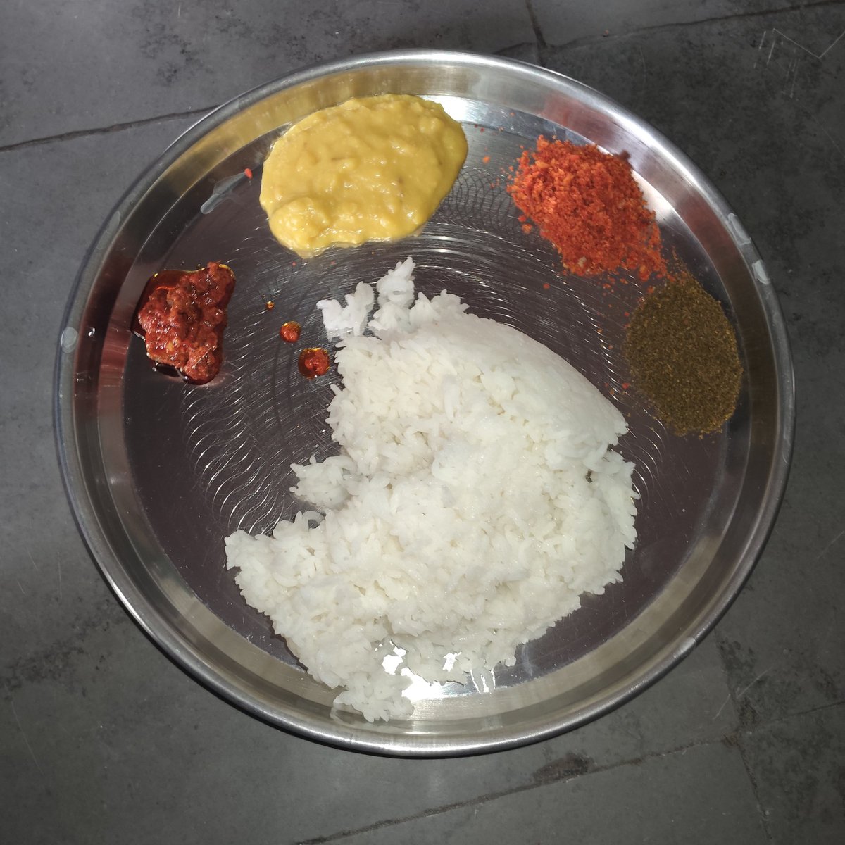 భవ్యచారు tweet media