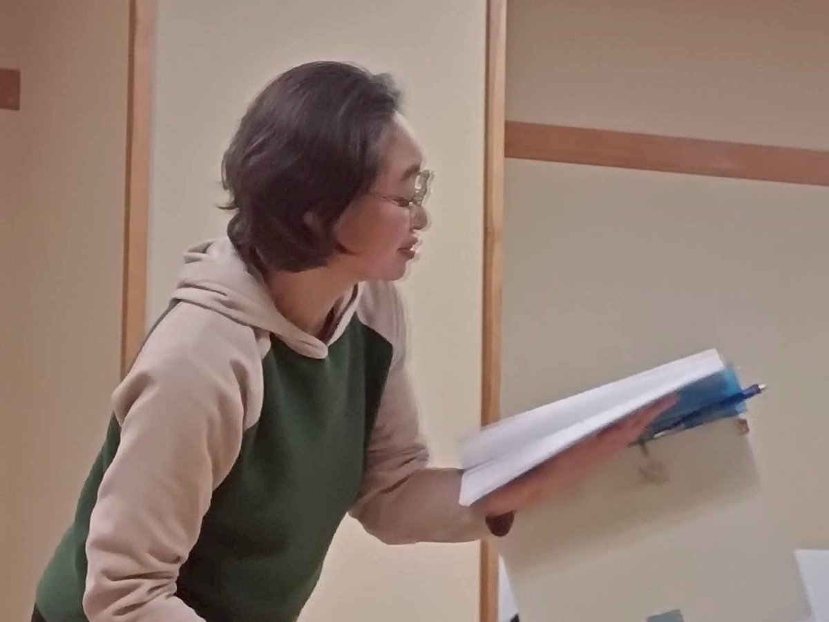 いつかの日、軍港にいろんな人が集まってくる。
ケイさんの今回の役の素敵さったらない。
あるある。いる。いるよねーそーゆー人いそう。
をそこに体現してくださる。
ケイさんの演技観れるのTRIBEしかないんだよ。
予約はこちら
forms.gle/AsCgLkbrYCS2aa…