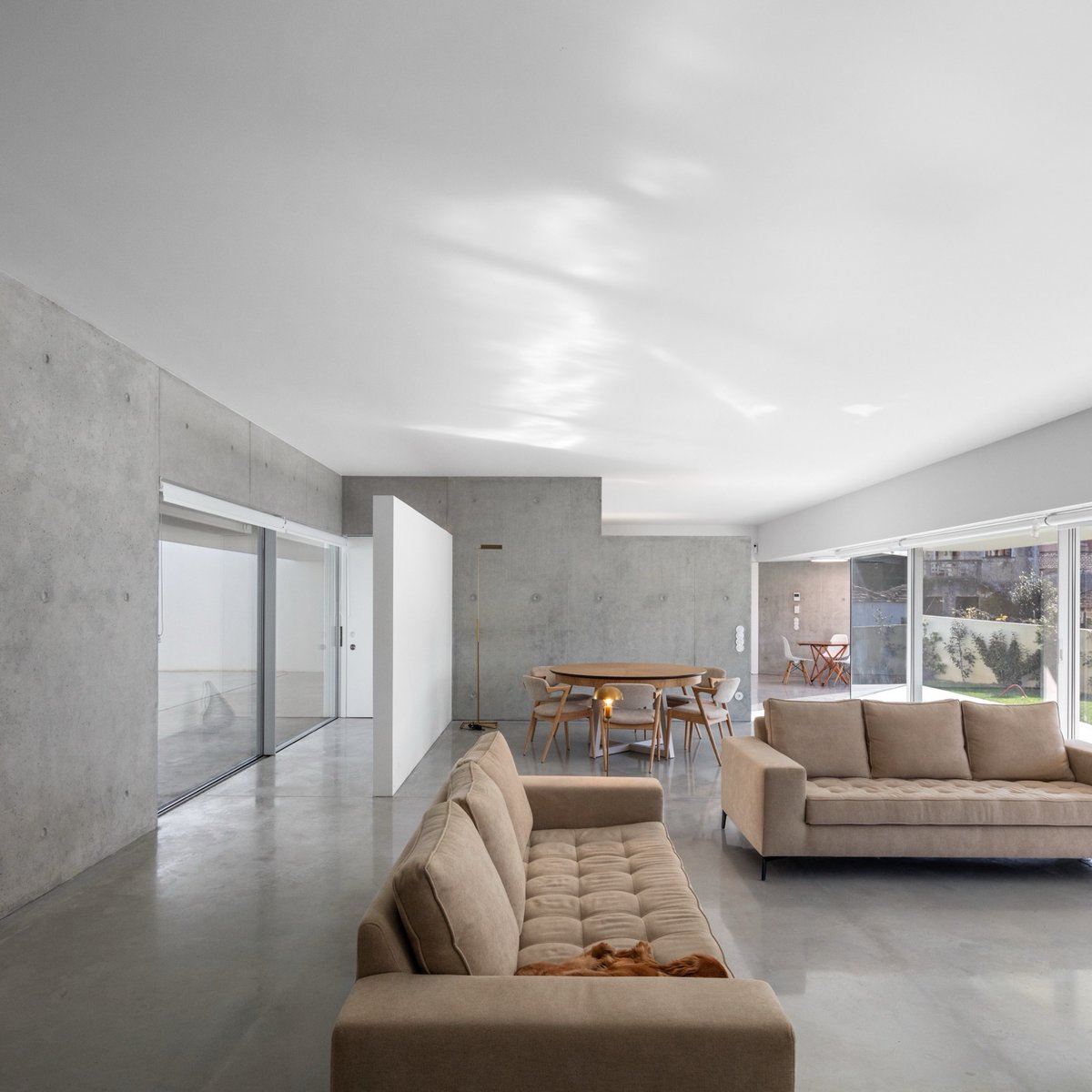 goooodofficial's tweet image. PPA house by NOARQ @noarq 
A Courtyard-Centered Single-Storey House with Passive Strategies
gooood.cn/ppa-house-by-n…
Photography by João Morgado
#architecture #design #architecturaldesign