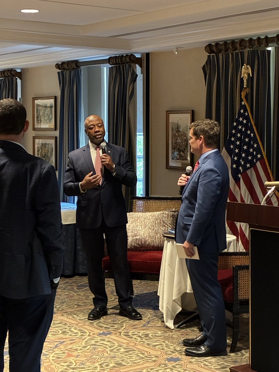 DCGOP's tweet photo. Thank you @SenatorTimScott for joining us for a candid discussion on faith and public service. 

Special Thanks to book sponsor @KVONBATTEN https://t.co/Sifrev1c4Q