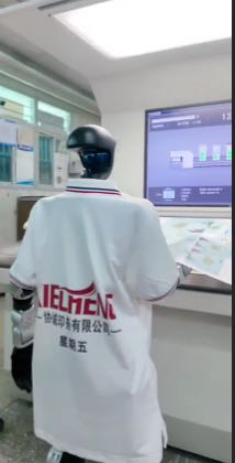 XIECHENG66's tweet image. Exciting news!  integrating humanoid robots into our workshop, enhancing production processes with smart technology. Together, we’re shaping a new era of intelligent manufacturing! 🤖✨ #SmartManufacturing #Innovation