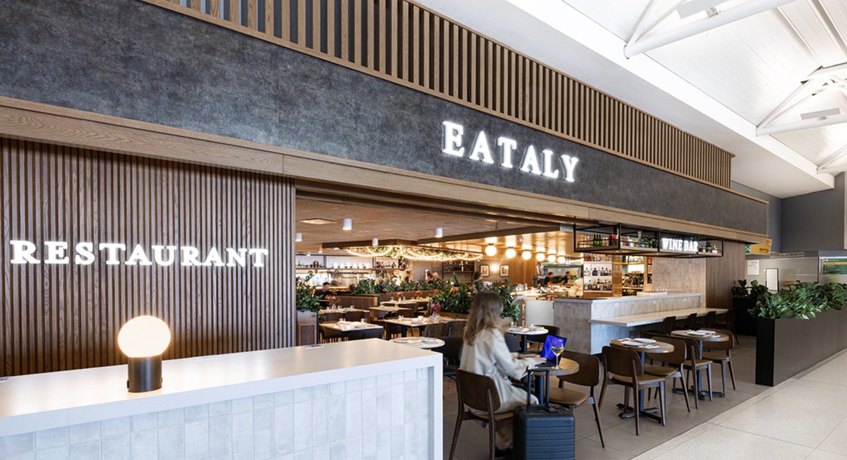 Gate7aviation's tweet image. American Airlines 🇺🇸 célèbre l'inauguration du nouveau terminal 8 de JFK

#AmericanAirlines a inauguré hier  le nouveau terminal 8 de l'aéroport international John F. Kennedy #JFK , offrant une expérience client entièrement repensée. Cette inauguration marque une étape importante