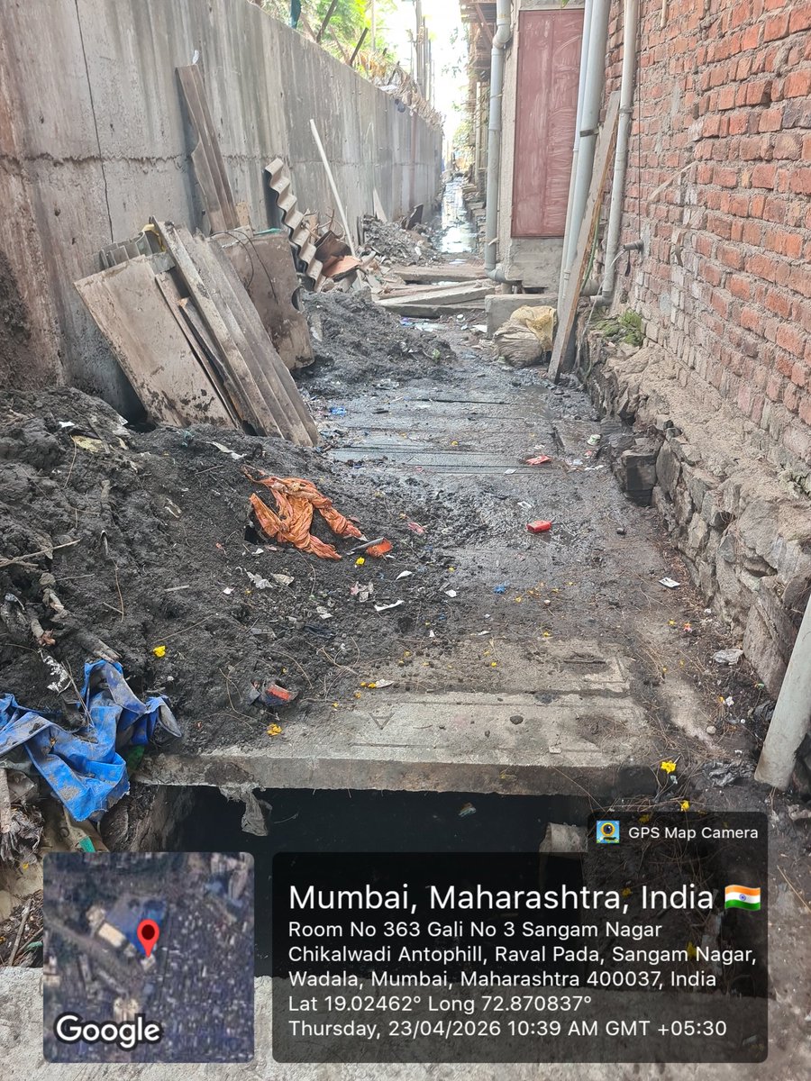 mumbaiissue1's tweet photo. Antop hill beat 180 Huge scam starts again in the name of monsoon naala safai (deep cleaning). Only a few old-age labourers seen working. Out of 15 to 20 drain covers, only 2 to 3 are opened. Where is the real cleaning? @mybmcWardFN @mybmc @mybmcSWM @mieknathshinde https://t.co/RlSNs3EXj3