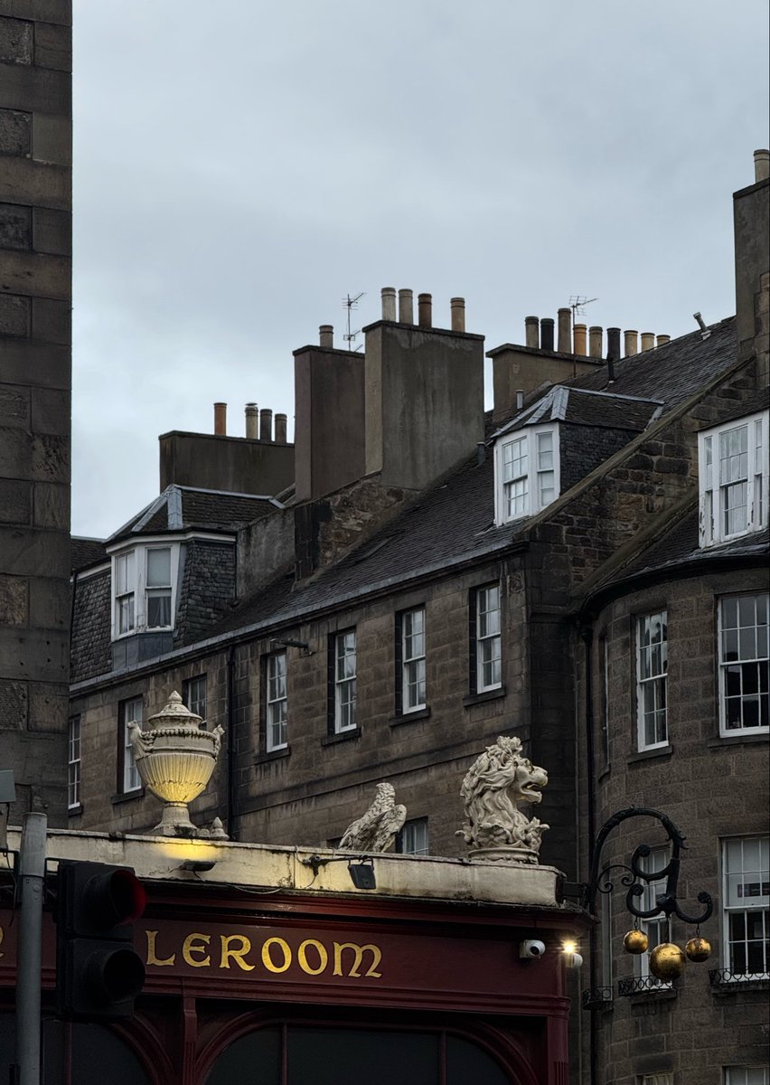 fridamania tweet media