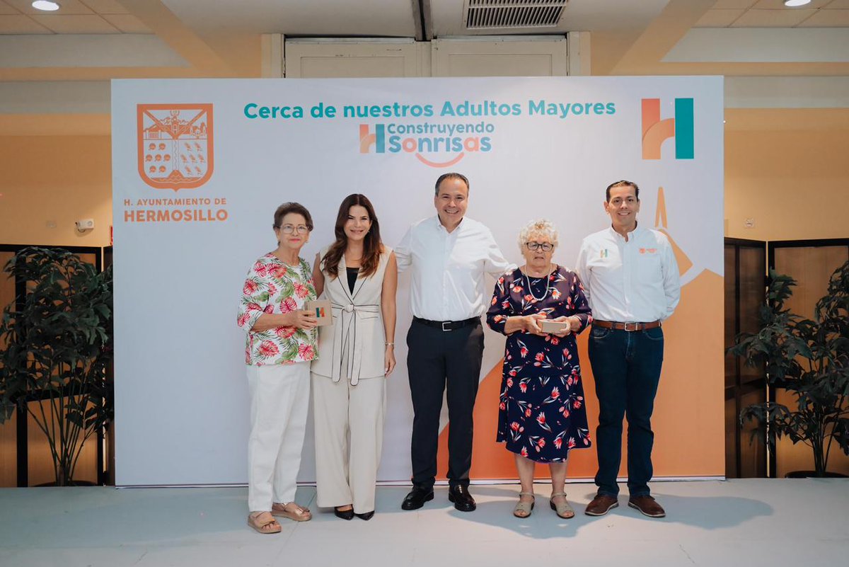 bataretecom's tweet photo. Apoya @tonoastiazaran a adultos mayores con casi 2 mil prótesis dentales a través de Construyendo Sonrisas. Personas que necesitan rehabilitación dental y no pueden costearla de forma privada reciben apoyo a través del programa. @pattyruibal @drluisbecerra 
https://t.co/ebVLKhEVA2