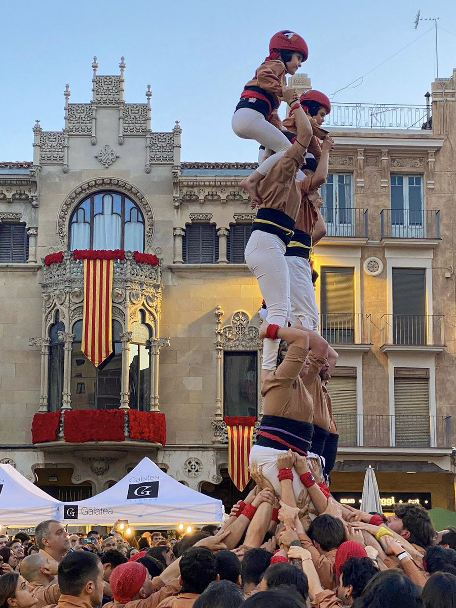 Bona 𝐃𝐢𝐚𝐝𝐚 𝐝𝐞 𝐒𝐚𝐧𝐭 𝐉𝐨𝐫𝐝𝐢 𝟐𝟎𝟐𝟔, reusencs 🌹📚🐉

Visca Catalunya! 💛❤️