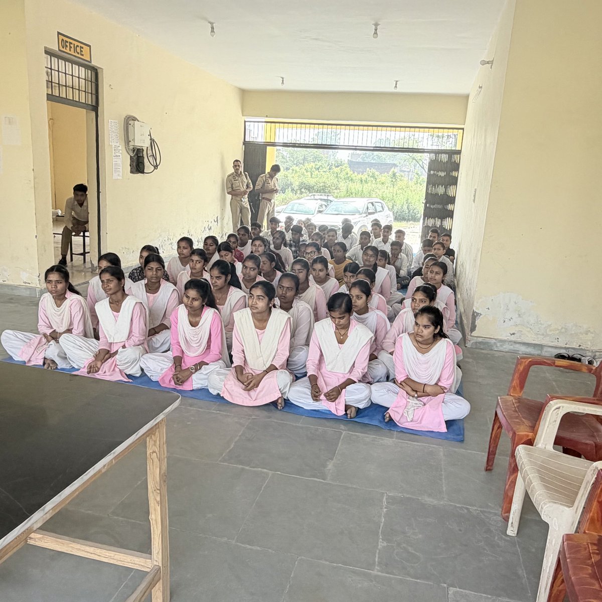 DrDCVarma877's tweet image. आज राजकीय इंटर कॉलेज चिटौली, फतेहगंज (प०) में स्कूल चलो अभियान के अंतर्गत आयोजित कार्यक्रम में रहना हुआ।

#SchoolChaloAbhiyan #EducationForAll #NewIndia
#drdcverma_mla #durvijaysakya #MYogiAdityanath