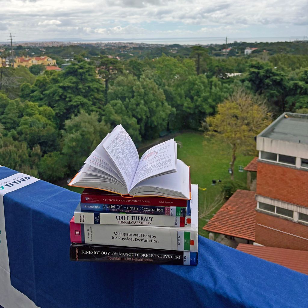 ESSAlcoitao's tweet image. 📚 ✨Celebre o Dia Mundial do Livro 2026 num espaço feito para si. Visite a nossa biblioteca, um local acolhedor repleto de excelentes leituras! 

#ESSAlcoitão #SantaCasa #diamundialdolivro