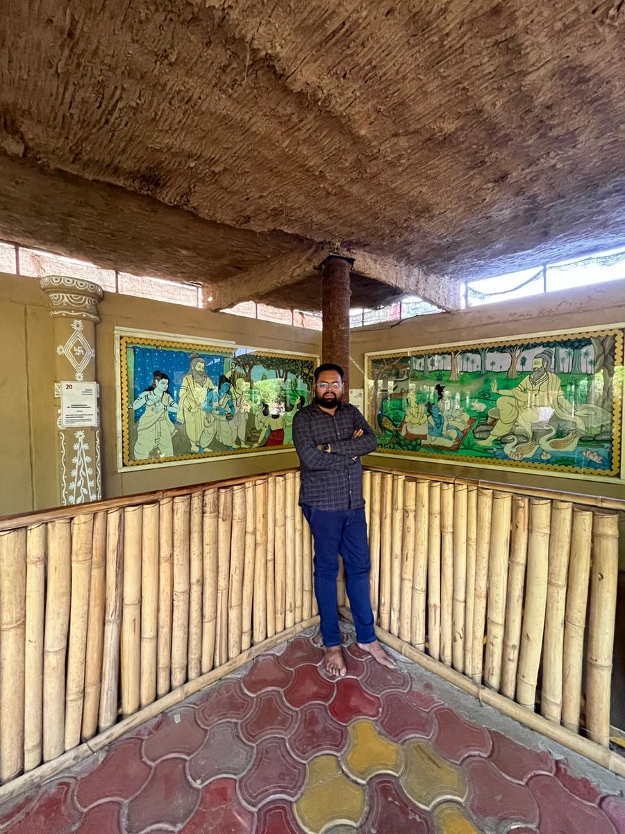 ମଧ୍ୟପ୍ରଦେଶର ଉଜ୍ଜୟିନୀରେ ଶିପ୍ରା ନଦୀ କୂଳରେ ଅବସ୍ଥିତ ସାନ୍ଦିପନୀ ଆଶ୍ରମ ଏକ ଅତ୍ୟନ୍ତ ପବିତ୍ର ପୌରାଣିକ ସ୍ଥଳ। ଏହା ସେହି ପ୍ରାଚୀନ ଗୁରୁକୁଳ ଯେଉଁଠାରେ ଭଗବାନ ଶ୍ରୀକୃଷ୍ଣ, ବଳରାମ ଏବଂ ସୁଦାମା ମହର୍ଷି ସାନ୍ଦିପନୀଙ୍କଠାରୁ ୬୪ ଦିନରେ ୬୪ କଳା ଏବଂ ୧୪ ବିଦ୍ୟା ଶିକ୍ଷା କରିଥିଲେ। 
#sandipaniashram #Sandipani #MadhyaPradesh
