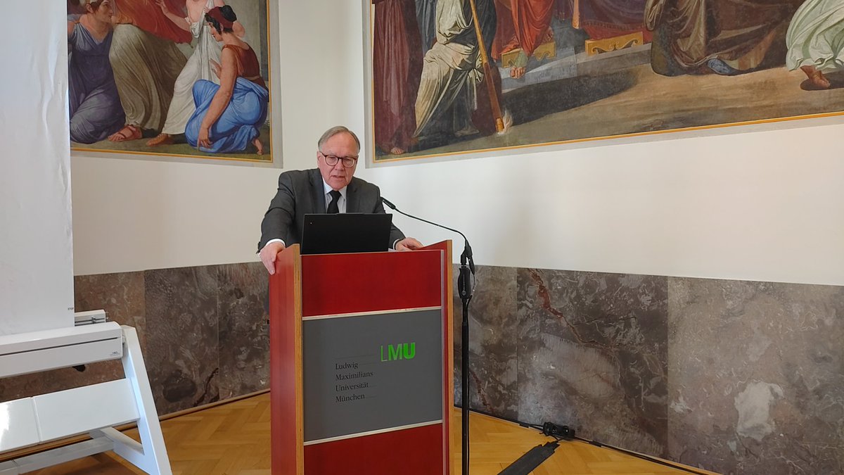 wi00194's tweet image. Eröffnung der 5. Konferenz zur Digitalisierung im Steuerrecht 2026 an der LMU in München durch des Gastgeber Prof. Dr. Mellinghoff 

Programm: lmudigitax.uni-muenchen.de/konferenz-2026…

#DigiTax #Digitalisierung #Steuerrecht #KI #AI #LLM #Staatsmodernisierung #BMF #Finanzamt #LawisCode