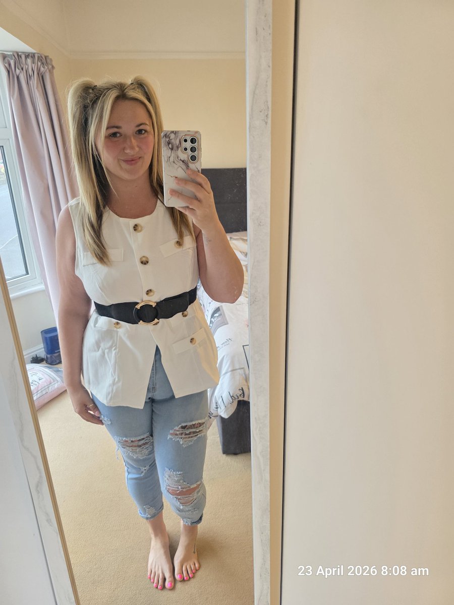 Poppy Hart tweet media