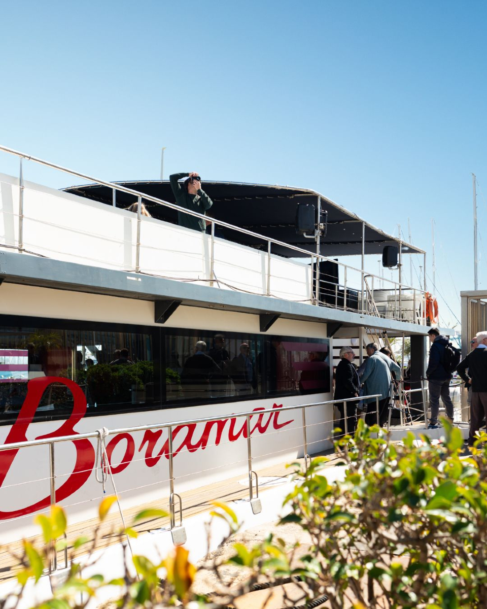 Valenciaturismo's tweet image. ¿Te apetece un plan diferente en València?🦪🌊 
 
Súbete a un catamarán, visita los viveros y degusta clóchinas con una copa de vino frente al mar 🍷
 
Reserva tu plaza y descubre más 👇
 
visitvalencia.com/agenda-valenci…
 
#VisitValència #València