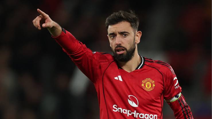 🚨🗣️ Zlatan Ibrahimović on Bruno Fernandes and the PFA award:

“Bruno? He doesn’t need a trophy to prove he is the best—he is the team. Week after week he carries Manchester United—goals, assists, leadership, responsibility.

If he breaks the assist record, there is no debate—he