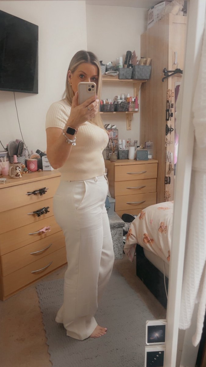 Wendj1972's tweet image. Good morning you lovely lot, another day closer to the weekend.  Hope your Thursday is a good one filled with lots of love and laughter.    Kindness is free, sprinkle that stuff everywhere 🥰❤️🥰