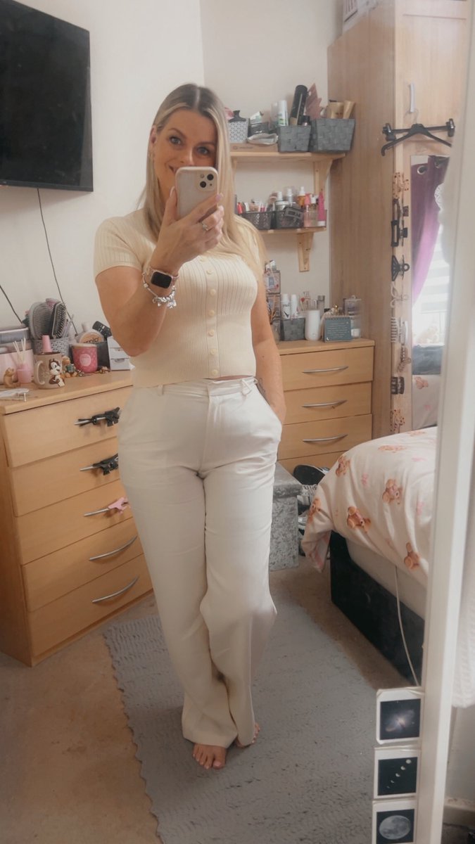 Wendj1972's tweet image. Good morning you lovely lot, another day closer to the weekend.  Hope your Thursday is a good one filled with lots of love and laughter.    Kindness is free, sprinkle that stuff everywhere 🥰❤️🥰