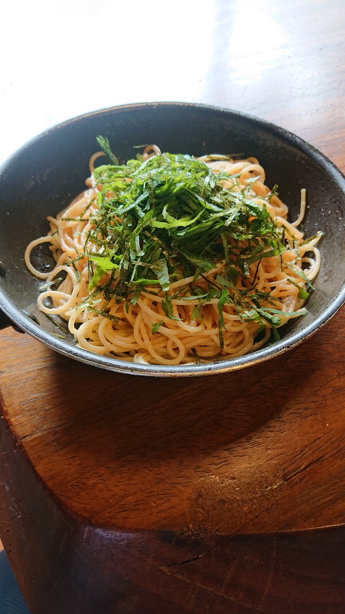 洗濯終えて、たらこスパ。大葉てんこ盛り。フライパンのままで、ごちそさま、