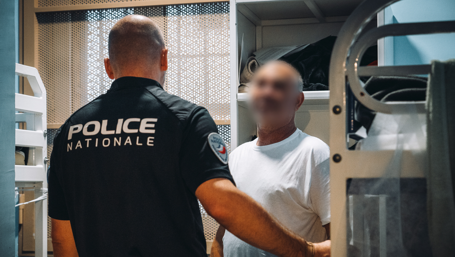 Grâce à la géolocalisation de sa tablette, il permet l’interpellation de deux voleurs algériens clandestins sous OQTF à Montpellier (34), dont un armé d’un couteau fdesouche.com/2026/04/23/gra…