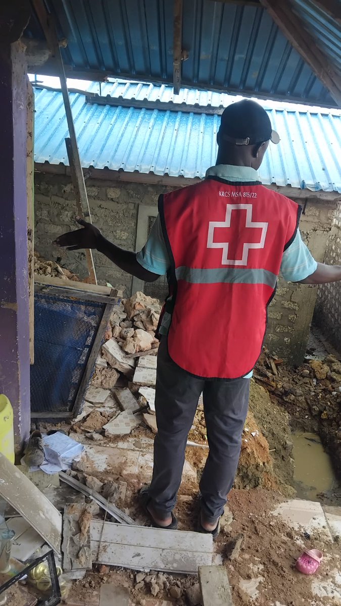 krcs_mombasa's tweet image. 1/2
On the ground, in the rain, for the community. The Kenya Red Cross Society – Mombasa teams are actively deployed across all sub-counties, conducting rapid assessments and supporting affected communities during the ongoing rains.
#KRCSMombasa #OnTheGround #EmergencyResponse