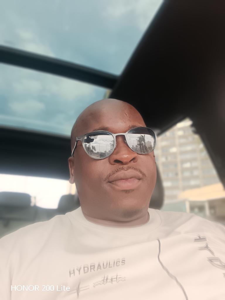 SpheGambu2's tweet photo. 😎 https://t.co/Y1nAhmkbam