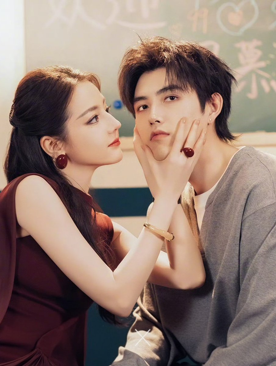 My parents.. 👀 

#dilraba #chenfeiyu