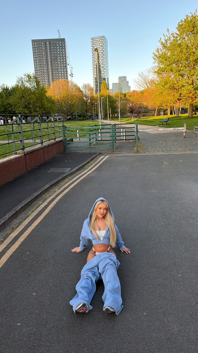 Belle Olivia tweet media