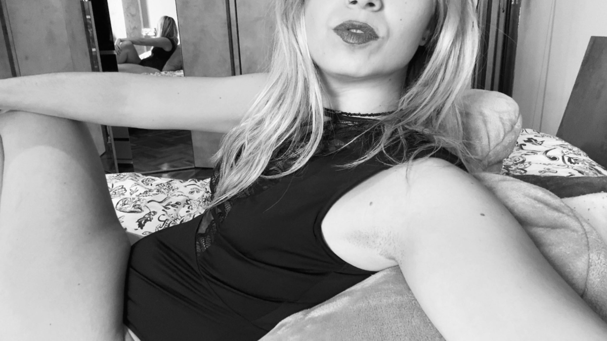 itamommyslave's tweet photo. Mi definisco slave, ma non sono propriamente uno slave
Anche perché la mia Dea non è propriamente una Dea
Sono semplicemente di sua proprietà, perché Greta è l'unica Donna esistente al mondo
Grazie di esistere @Italianmommys 
Sono di sua proprietà
🙏🧎‍♂️💘
https://t.co/hZW2uqi3ud https://t.co/42G2CPi69E