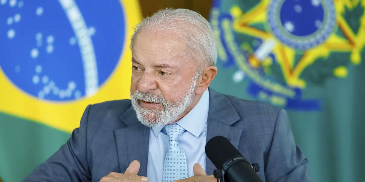 🔥 Lula manda recado aos EUA: 'Fizeram conosco, vamos fazer com eles!' Medida de reciprocidade após expulsão de delegado brasileiro mostra que o Brasil não abaixa a cabeça. Uma nova postura na diplomacia global! 💪🇧🇷 ☕ ocafezinho.com/2026/04/22/fiz…