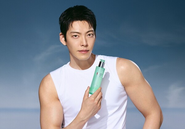 _KimWooBin_JP's tweet photo. 🪄◝✩
“💧”『BIOTHERM』

スキンケアブランドブランドアンバサダーに抜擢💙ˎˊ˗
キム・ウビンの活躍に目が離せません🦖 🔍

ジャパンオフィシャルファンクラブ
📍https://t.co/cYPz0eEBJv

新規入会はこちら
📍https://t.co/HQKopURJ50

#キムウビン #김우빈 #KIMWOOBIN https://t.co/eNSR2Iwaj9