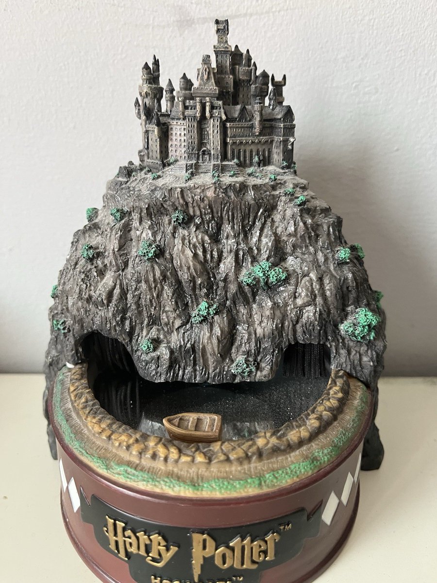 HarryPotterEnth's tweet image. Vintage Enesco Harry Potter Hogwarts Castle Musical Statue

Ends Fri 24th Apr @ 10:20am

ebay.co.uk/itm/1278148754…

#ad #harrypotter #hogwarts #potterhead #jkrowling