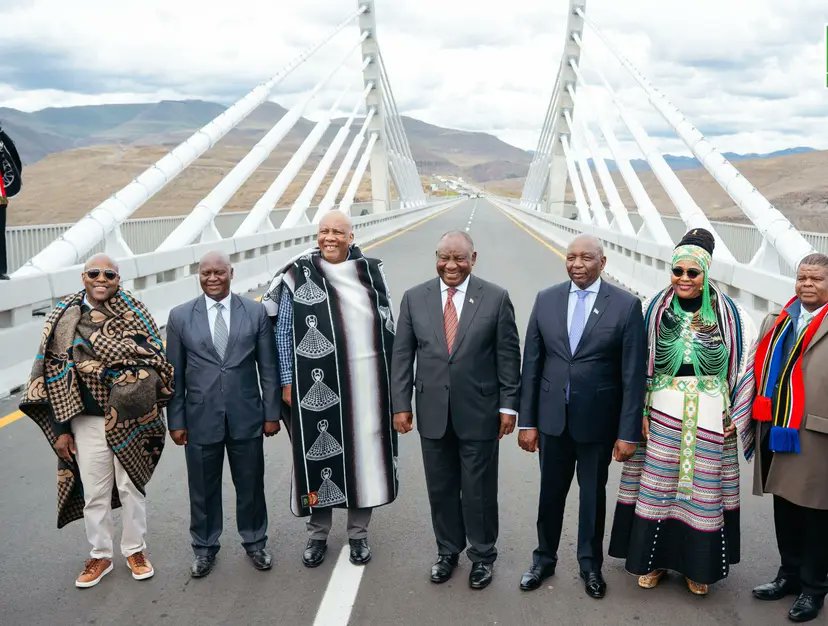 poaenglish's tweet photo. #SouthAfrica, #Lesotho open landmark #SenquBridge under water infrastructure project
https://t.co/jCib7szSgI
#ThePulseofAfrica
#POA https://t.co/iQ9RSkRd3L