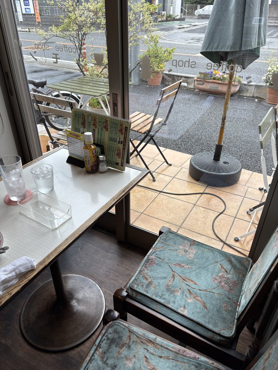 TIJUVZklXQQmg3a's tweet image. 健診のあと近場でメシドラ〜🚗
今日はラッキー🤞って決めていたので✨人気店でほぼ満席でしたが丁度空いて🦄席
に🪑エビ🦐グラタンとプリン🍮🥰美味しゅうございました💫
#川口市
#シモン
#メシドラ