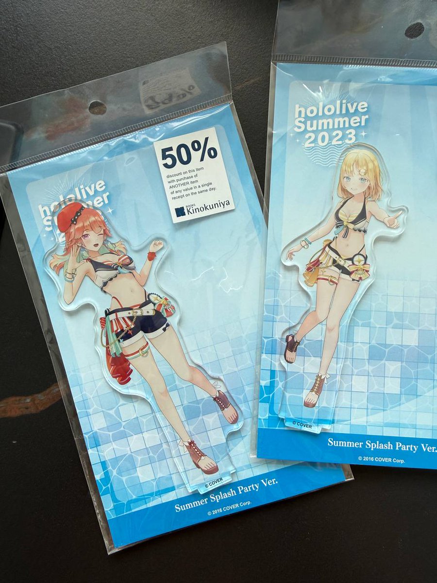 rocketpunchboy's tweet photo. found a couple of souvenirs from simplier times at a bookstore on sale. ofc i had to get them!

#ameliaRT #myth4EVER #KFPicasso https://t.co/RE7SvH1aih