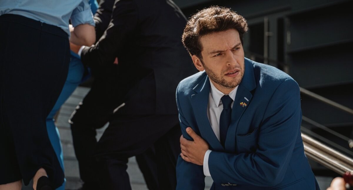 TheReviewsHub's tweet image. #FILM #REVIEW The Activist 'leans towards the melodramatic' ⭐️⭐️½ thereviewshub.com/the-activist/