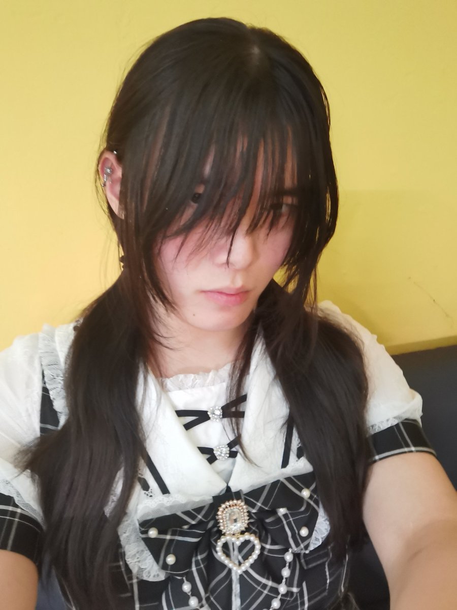 Gray_spectrum's tweet photo. 低头遮眼低双马尾，疑似行走的拖把
耳桥和两��耳轮钉养好了
另，我要当魔法少女，所以准备了必要的武器装备和魔法阵，请魔法少女吉祥物与我签订契约

#穿刺 #耳桥 #男娘 https://t.co/nywSOUtl4U