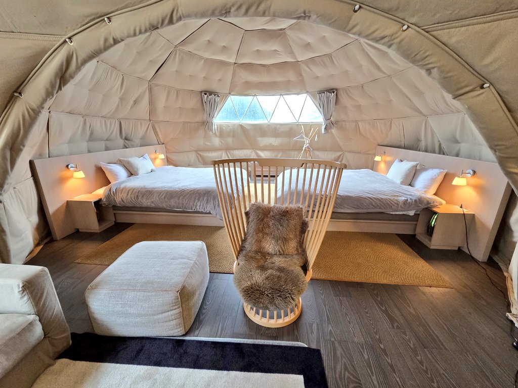 8823tiktok's tweet photo. 今日のお宿ヤバい🤣プロジェクター付いてる部屋なんて初めて見た😳
オールインクルーシブだからしこたま呑も❗️🥂🍾 https://t.co/FvK0i9YMGp