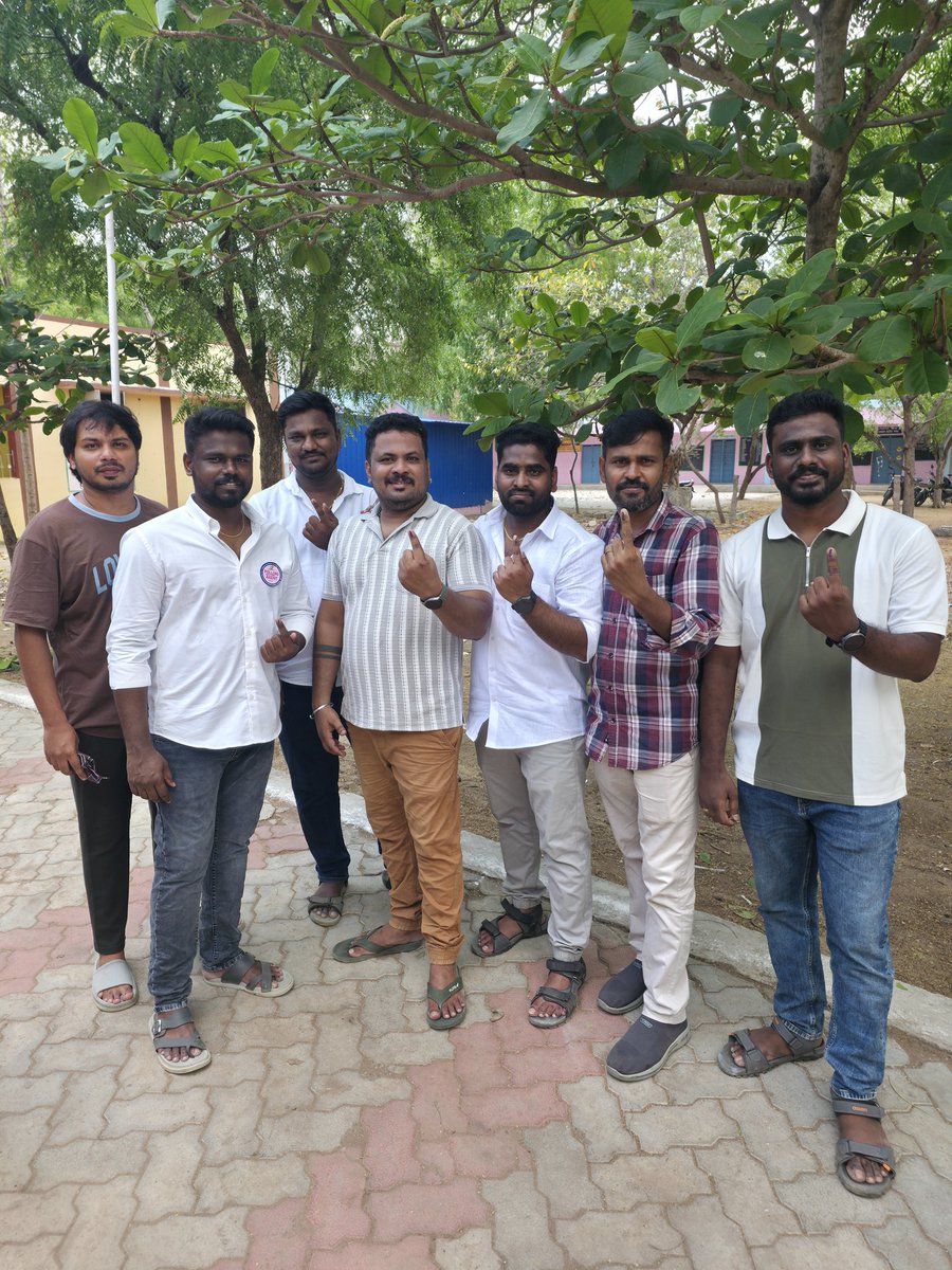 iam_shivaa's tweet photo. For Change .. whistle podu #tvk #forchange #TVKVijay https://t.co/zdIdD3zvMI