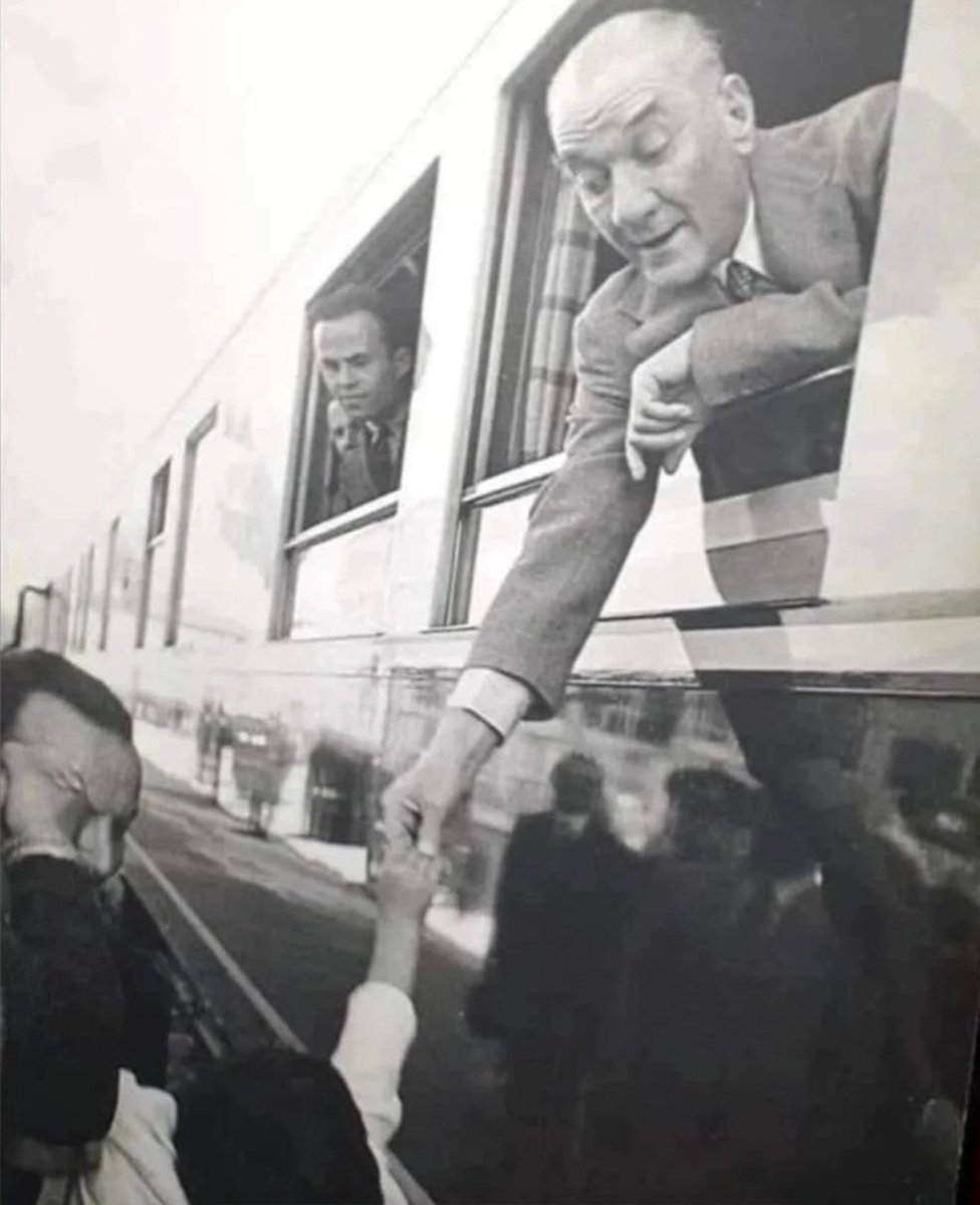 admkrglu's tweet photo. Bu eli bırakırsak yok oluruz https://t.co/yb1Dui4pSX
