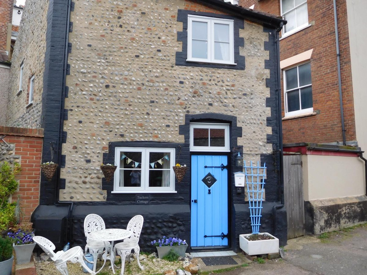 aroundaboutbrit's tweet image. Lots to Do by the Sea with Tuckers Cottage in Cromer, Norfolk. 

There’s plenty to keep sports enthusiasts entertained, with tennis courts, watersports and horse riding all nearby.

aroundaboutbritain.co.uk/norfolk/12172

#TuckersCottage #Cromer #Norfolk #Coastal #ActiveHoliday #Walking