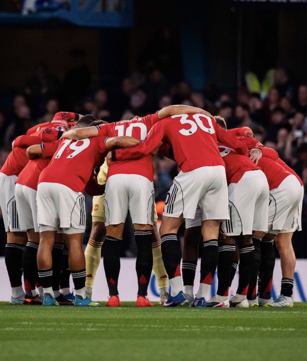 Utdtruthful's tweet image. 🚨 Manchester United currently aim to make four MAJOR signings, including an experienced striker and a left-back.

They want to add TWO midfielders, doing both at a price point in the £70m-plus region. #MUFC [@lauriewhitwell]