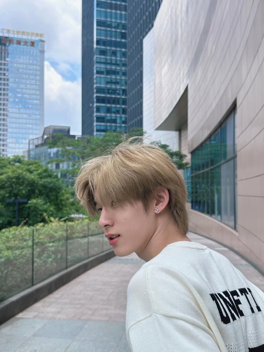 2TeePploy tweet media