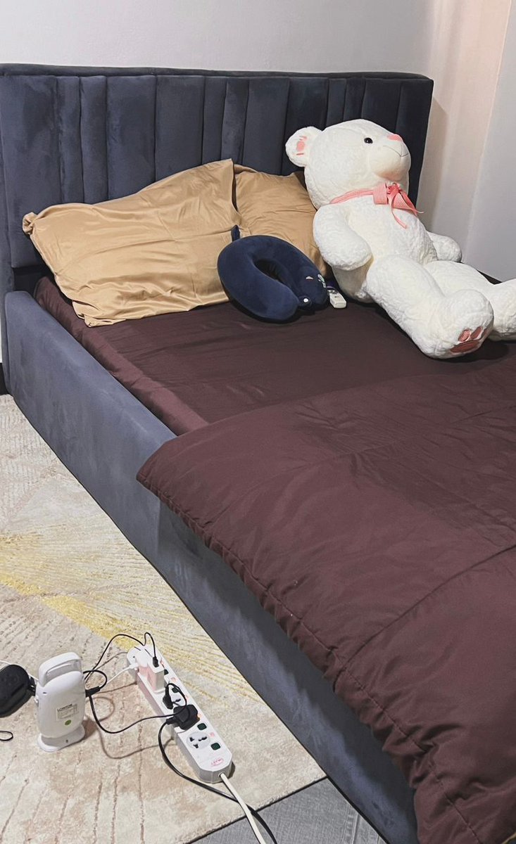 Someone has this 4.5x6 bedframe available for immediate sale, pick up location is Onile, Yaba 

Price: 90,000 Naira Only