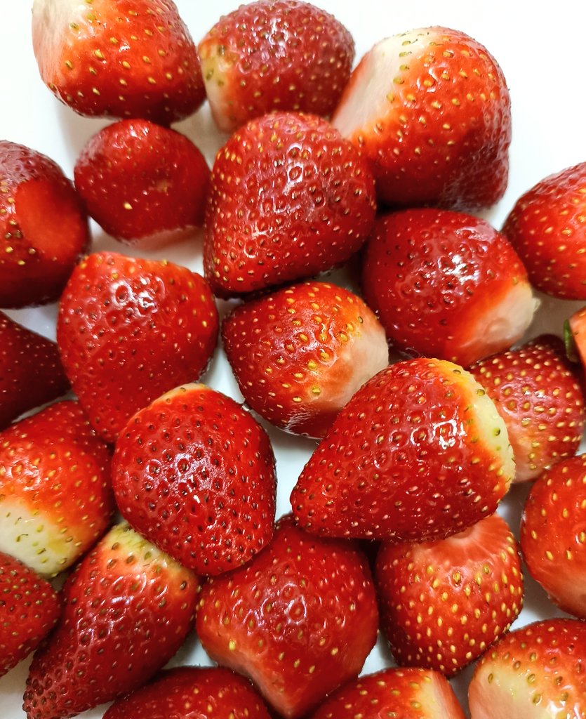 AneelMalik2002's tweet image. #strawberry #fruits #breakfast